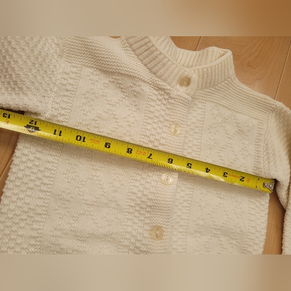 Vintage handmade handknit cream off-white cardigan sweater - Picture 4 of 10